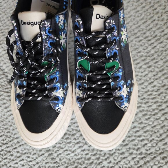 DESIGUAL NEW sneakers black flowers US6.5 With a box. - Picture 7 of 7